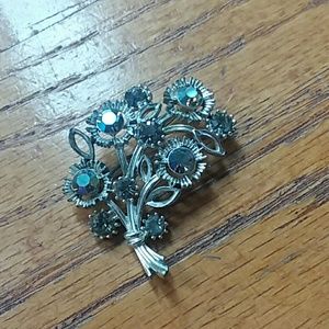 Vintage Lisner Brooch